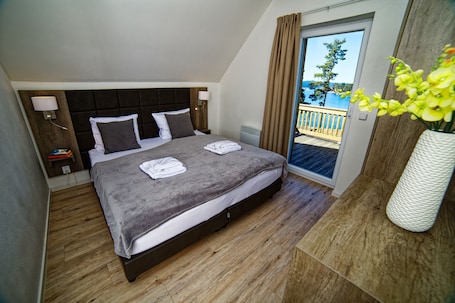 Elite House, 4 Bedrooms, Sauna (HOUSE 18) | Blackout drapes, free WiFi, bed sheets. Lakeside Village VÄ›trnÃk