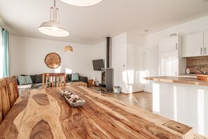Casa luxo, 4 quartos, sauna seca (HOUSE 4) | Opções para refeição no quarto