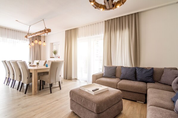 Exclusive House, 4 Bedrooms, Pets not allowed (HOUSE 22) | In-room dining