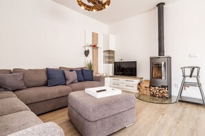 Exclusive House, 4 Bedrooms, Pets not allowed (HOUSE 22) | Living area