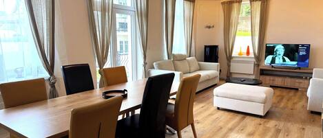 Grand-Apartment, 2 Schlafzimmer, Haustiere nicht gestattet (AP 18) | Wohnbereich