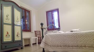 Comfort Apartment, 2 Bedrooms | Free cribs/infant beds, bed sheets