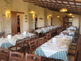 Desayuno buffet los días de semana (EUR 5 por persona)