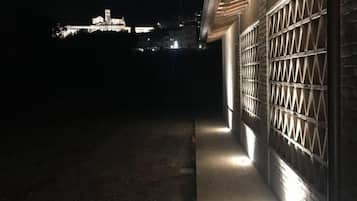 住宿正面 (夜晚)