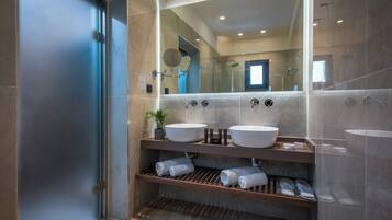 Junior Suite with Outdoor Jetted Tub and Side Sea View | Bathroom | Shower, rainfall showerhead, free toiletries, hair dryer