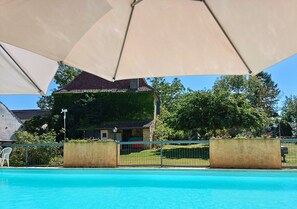 Pool - Enjoy your holiday in a charming gîte with a large pool in South-West France (Montgesty)