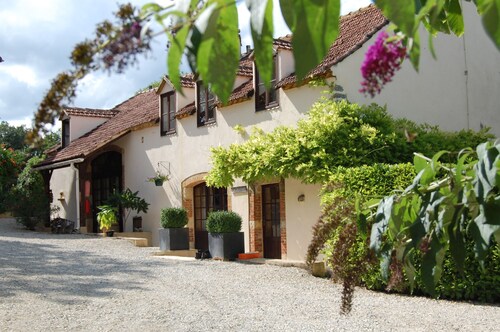 Enjoy your holiday in a charming gîte with a large pool in South-West France