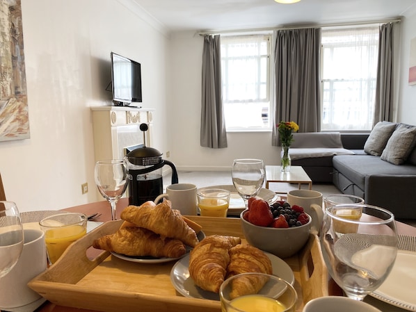 City Apartment, 1 Bedroom | Living area