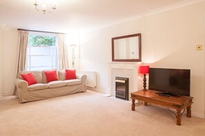 Smart TV - Apartment Next to Victoria Station (London)