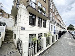 Exterior - Apartment Next to Victoria Station (London)