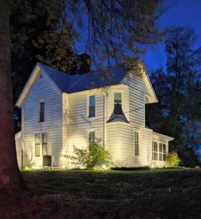 Roomy 1896 Victorian Farmhouse Farm Stay in Lee Virginia