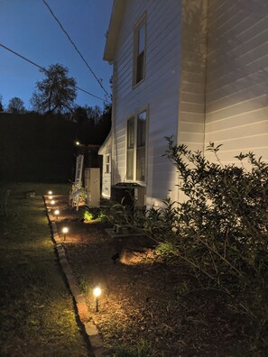 Property grounds - Roomy 1896 Victorian Farmhouse Farm Stay in Lee Virginia (Dryden)