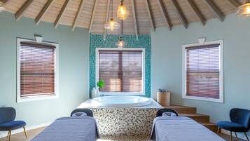 Parihoitohuone(ita), sauna, vartalohoitoja, aromaterapiaa
