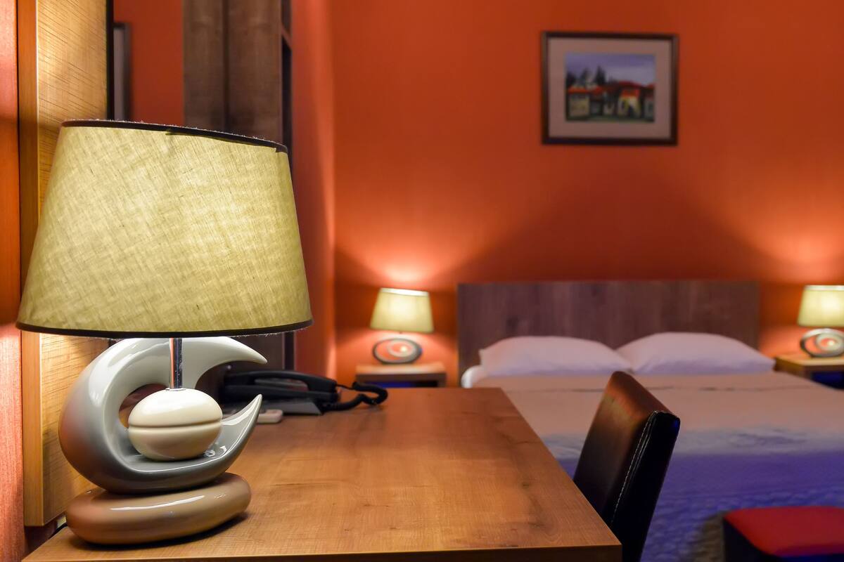 Doppia Standard | 1 camera, minibar, una cassaforte in camera, Wi-Fi gratuito