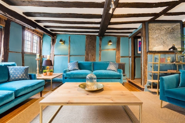 Smart-TV, Kamin, Stereoanlage