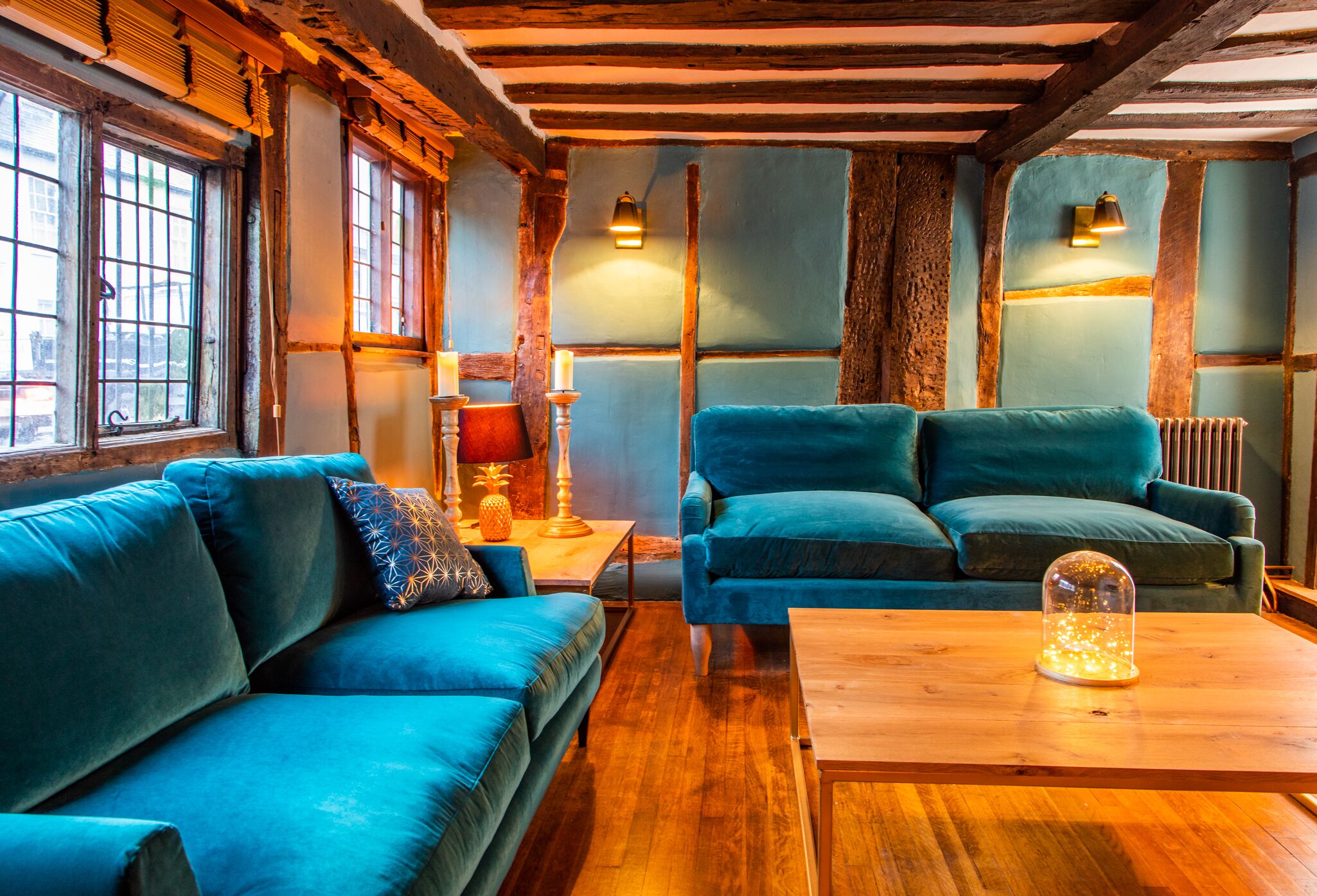 Smart TV, fireplace, stereo