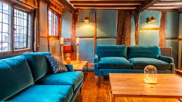 Smart TV, fireplace, stereo