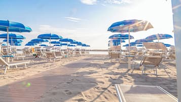 Playa privada en los alrededores, 2 bares en la playa