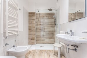 Classic-Doppelzimmer | Zimmersafe, individuell dekoriert, individuell eingerichtet