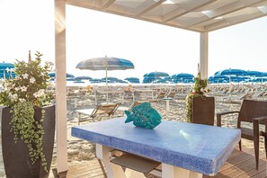 Private beach nearby, 2 beach bars - Evo Boutique Hotel & SPA (Bellaria-Igea Marina)