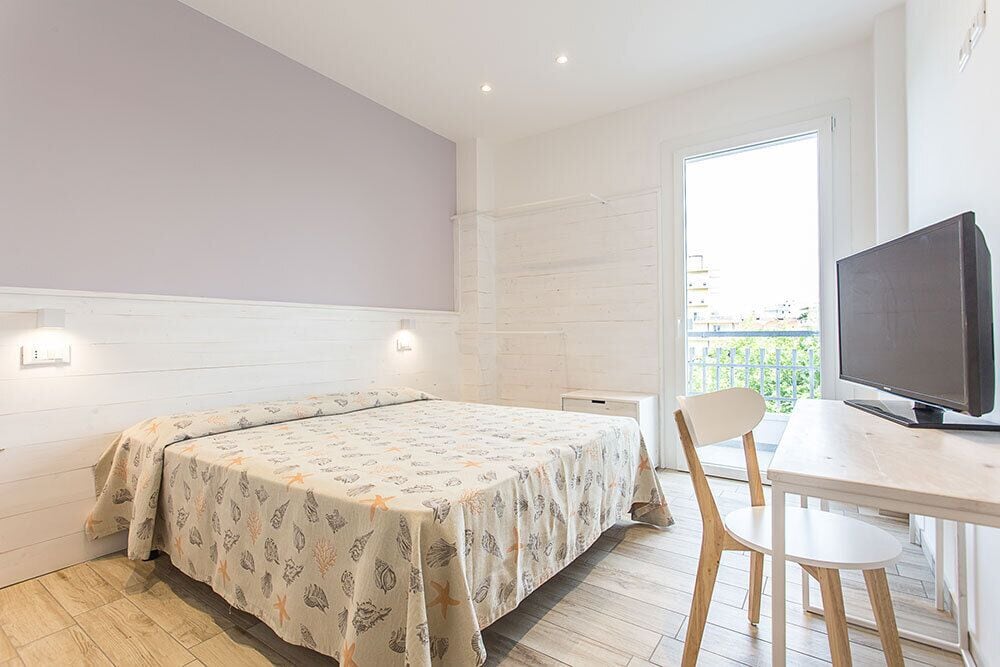 Double Room, Partial Sea View | In-room safe, individually decorated, individually furnished, desk