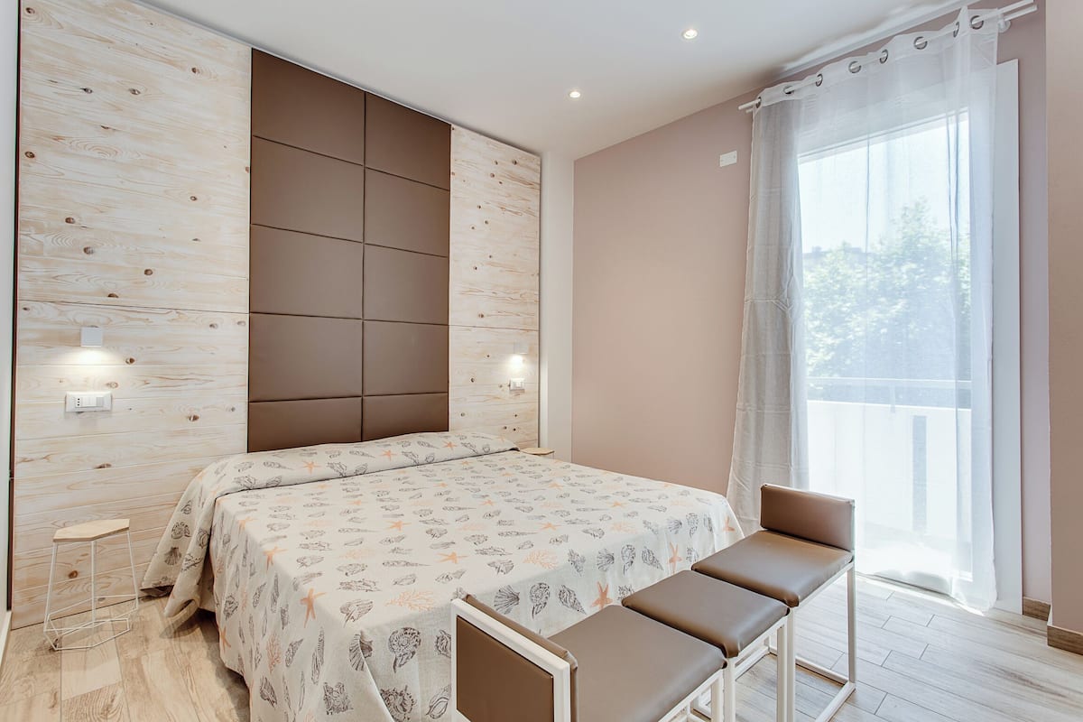 In-room safe, individually decorated, individually furnished, desk