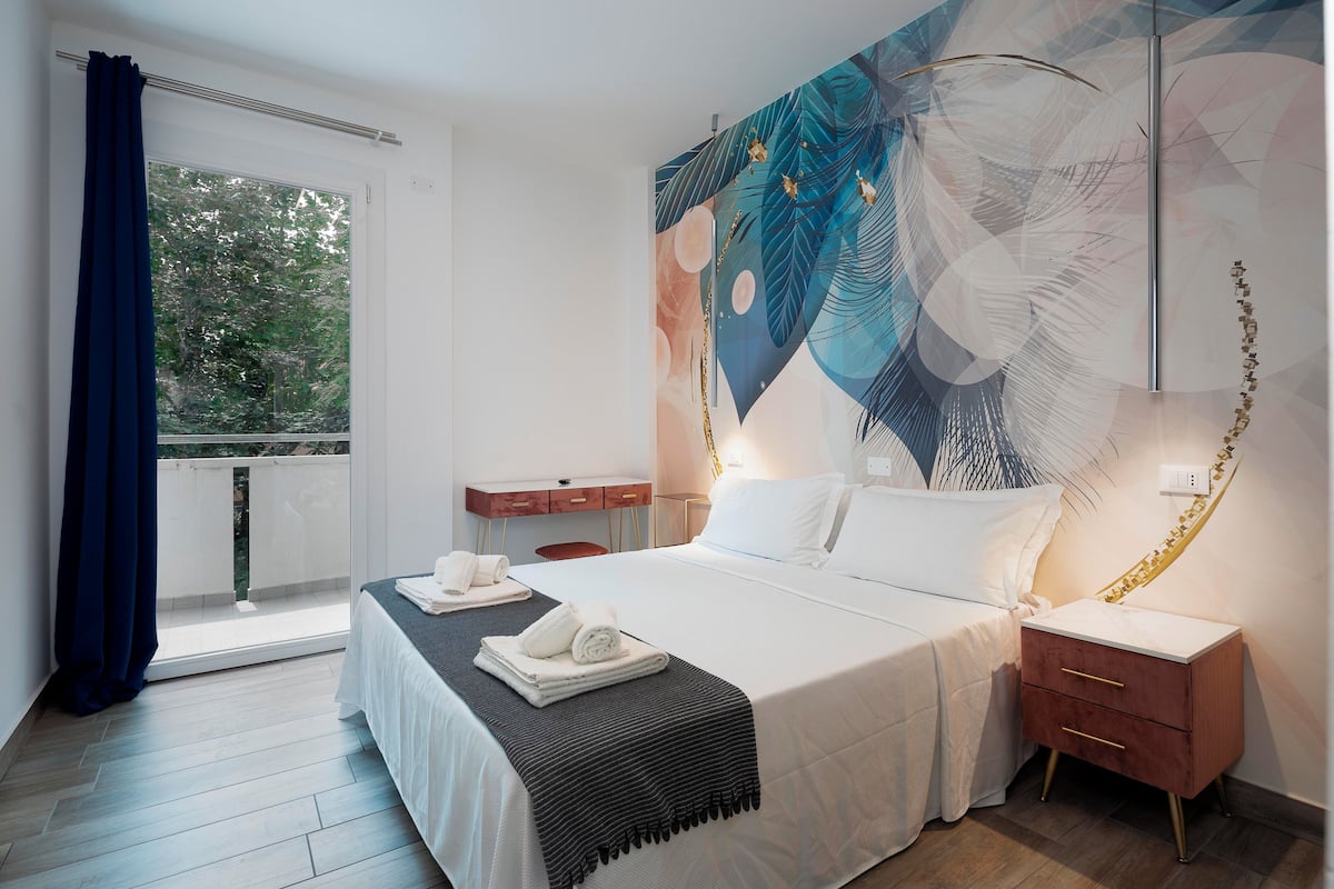 Double Room, Balcony | In-room safe, individually decorated, individually furnished, desk