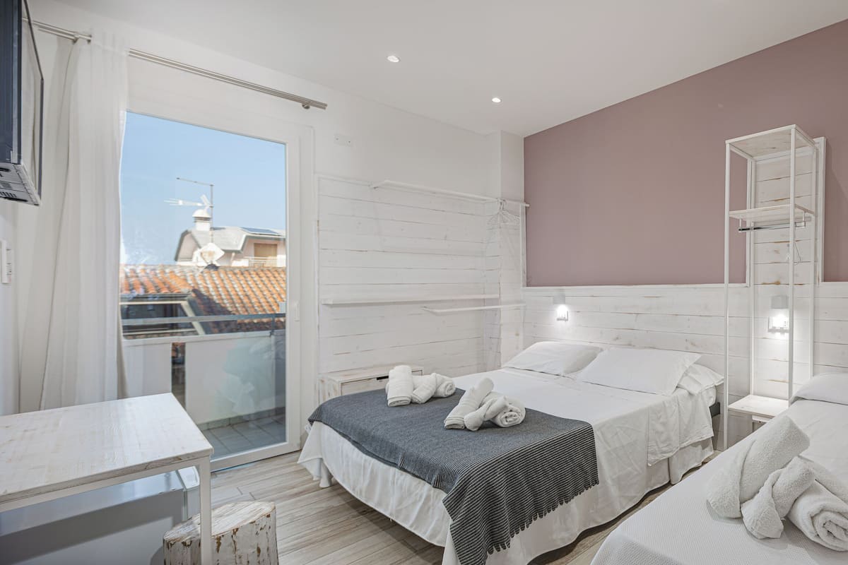 In-room safe, individually decorated, individually furnished, desk