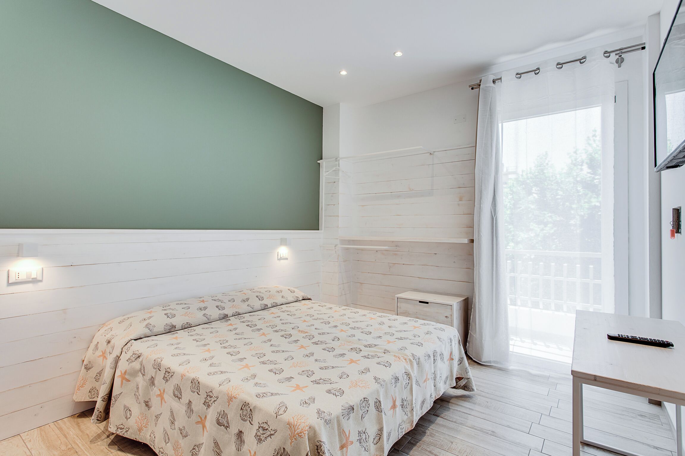 In-room safe, individually decorated, individually furnished, desk