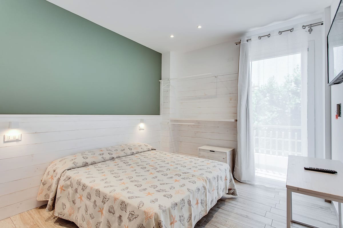 In-room safe, individually decorated, individually furnished, desk