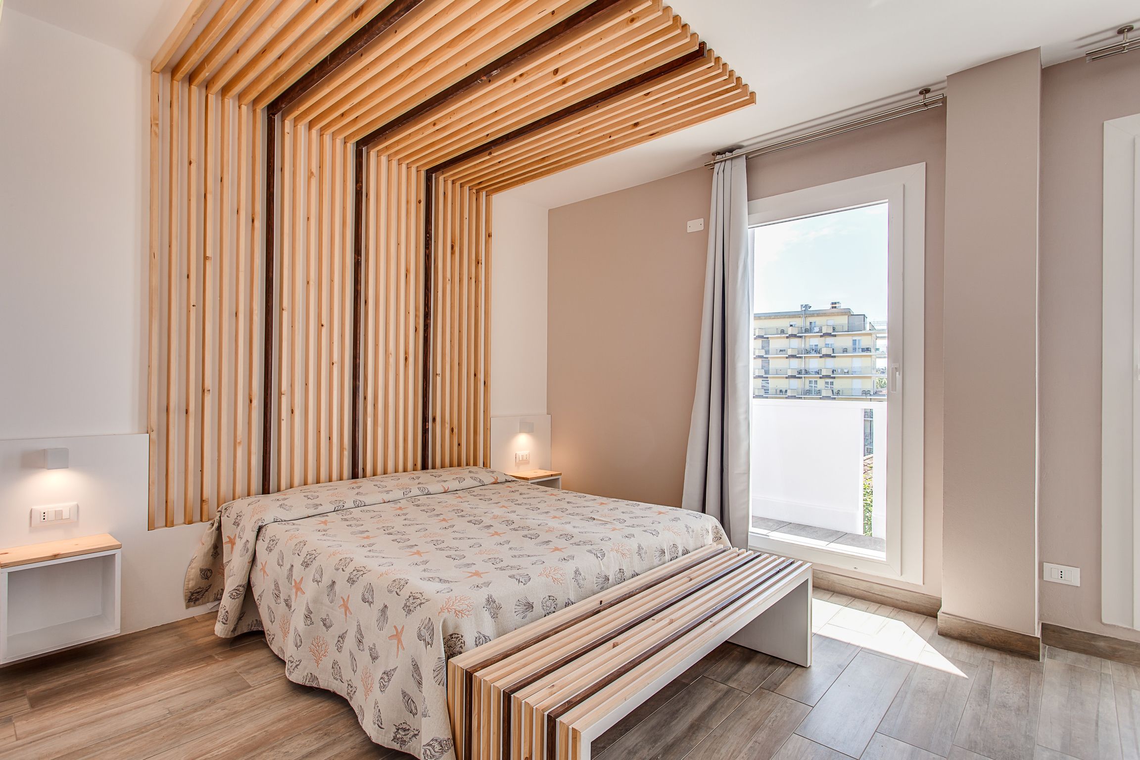 Deluxe kamer | Een bureau, geluiddichte muren, gratis wifi, beddengoed