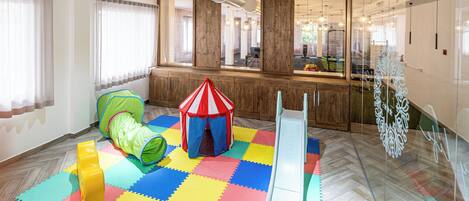 Children’s play area – indoor