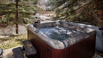 Townhome, 3 Bedrooms | Outdoor spa tub