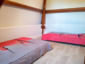 2 chambres, fer et planche à repasser, Wi-Fi gratuit, draps fournis