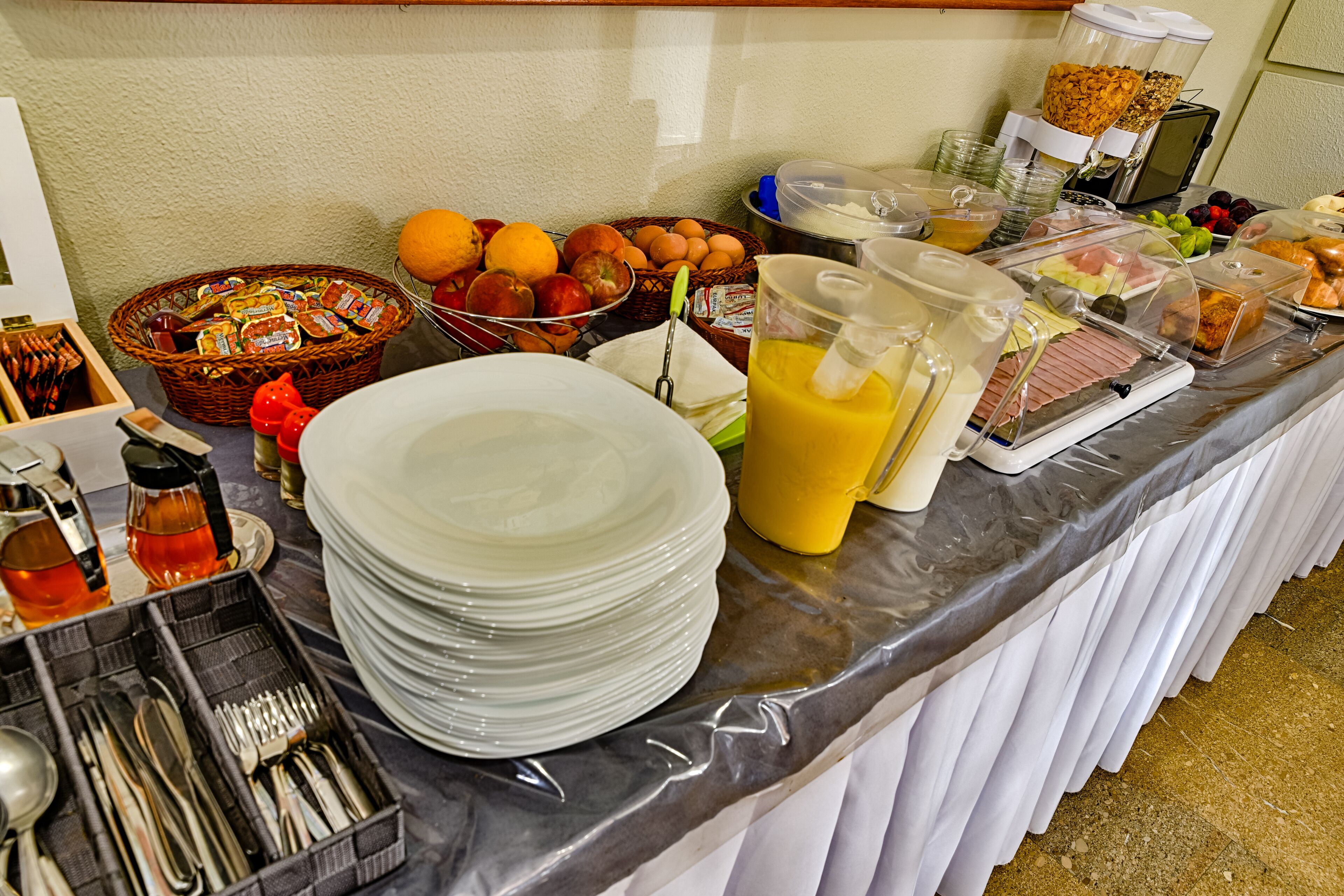daily buffet breakfast (eur 8 per person)