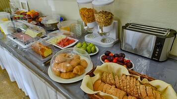 Desayuno buffet (EUR 8 por persona)