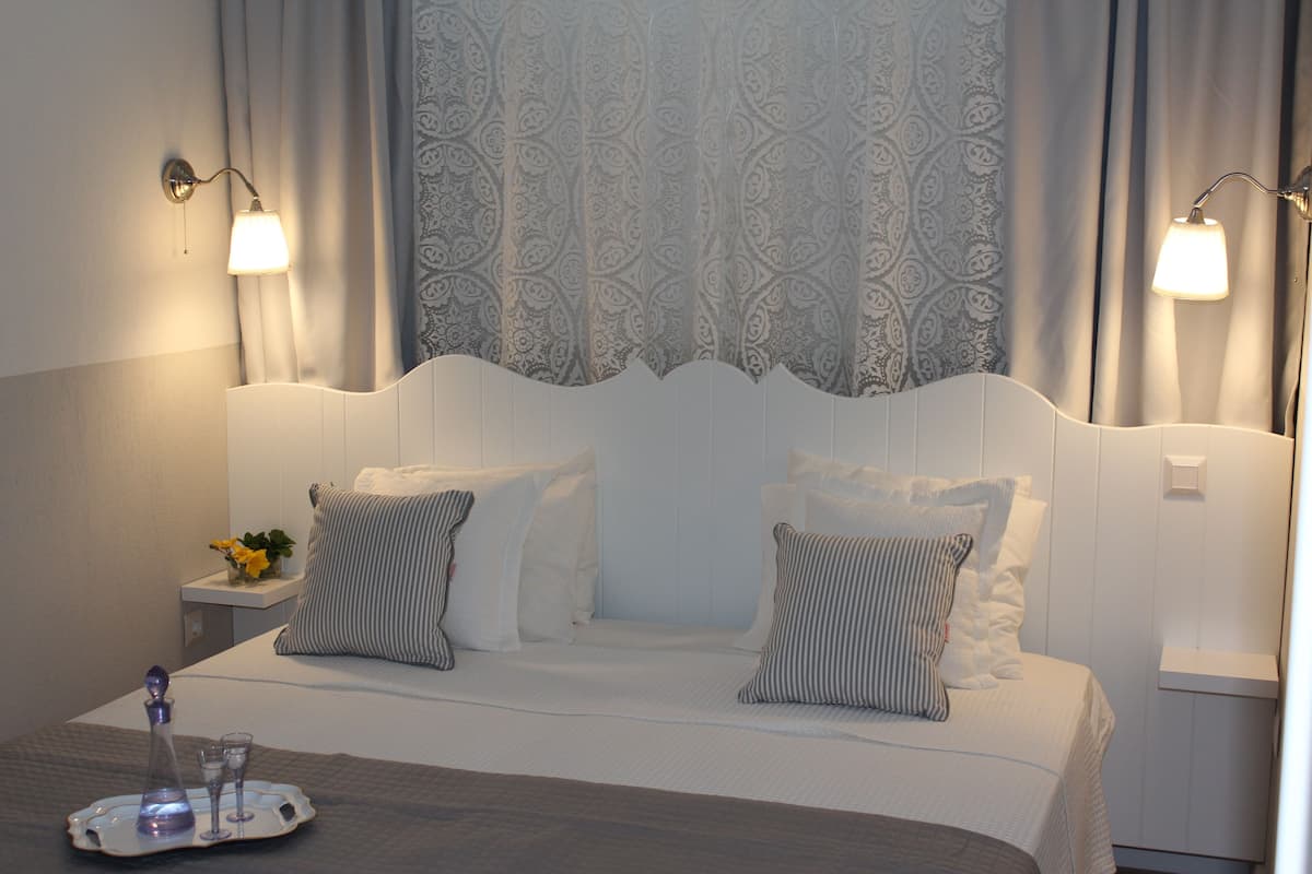 Biancheria da letto di alta qualità, tende oscuranti, insonorizzazione