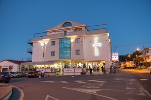 Front of property - evening/night - Hotel Napoleon (Melissa)