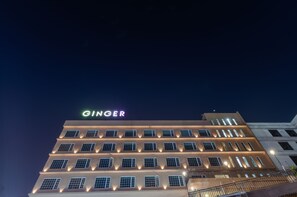 Façade de lâhĂ©bergement - soirĂ©e/nuit