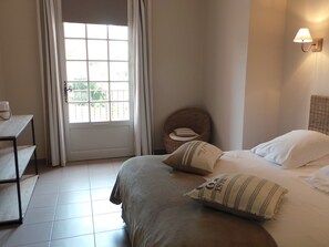 Double Room, Private Bathroom, Vineyard View (Grenache/Mourvèdre)