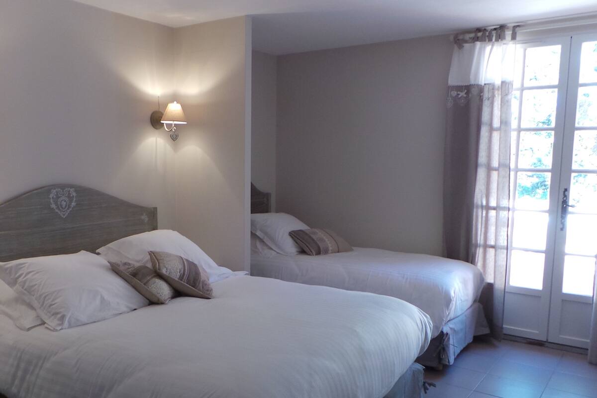 Triple Room, Private Bathroom (Syrah)