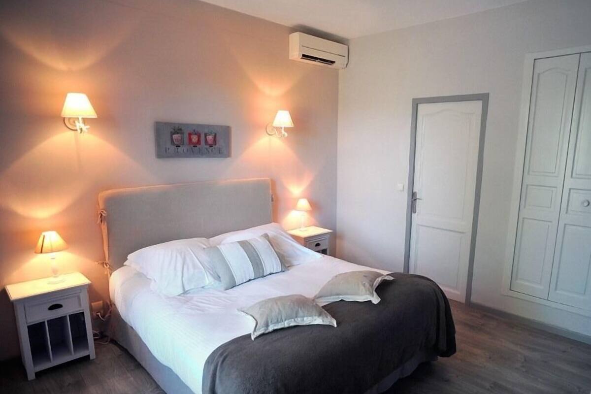 Double Room, Private Bathroom, Vineyard View (Grenache/Mourvèdre)