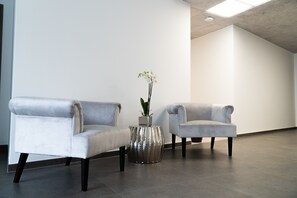 Siddeområde i lobbyen