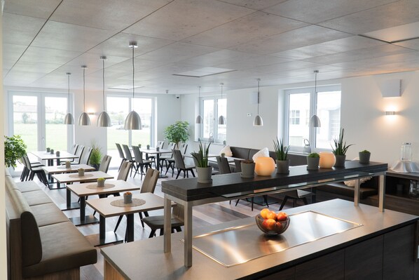 Breakfast area - Hotel Schlafplatz (Rodgau)