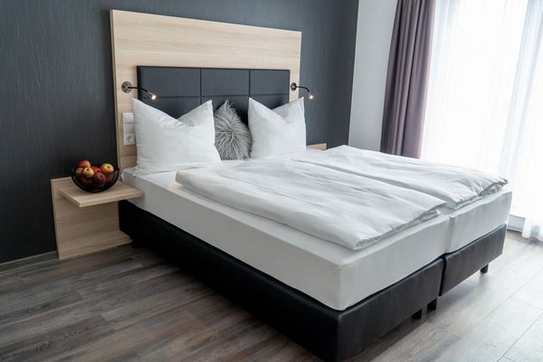 Double Room | Hypo-allergenic bedding, desk, laptop workspace, soundproofing