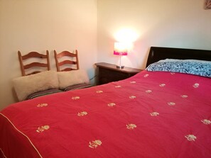 2 habitaciones, tabla de planchar con plancha, wifi y ropa de cama 