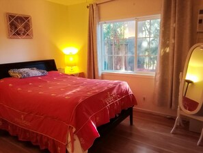 2 habitaciones, tabla de planchar con plancha, wifi y ropa de cama 