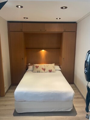 Individually decorated, individually furnished, free WiFi, bed sheets - Hôtel Sainte Odile (Obernai)