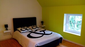 Individually decorated, free cribs/infant beds, rollaway beds, free WiFi