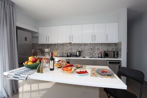Apartment, 1 Bedroom | Private kitchen | Full-sized fridge, microwave, oven, stovetop